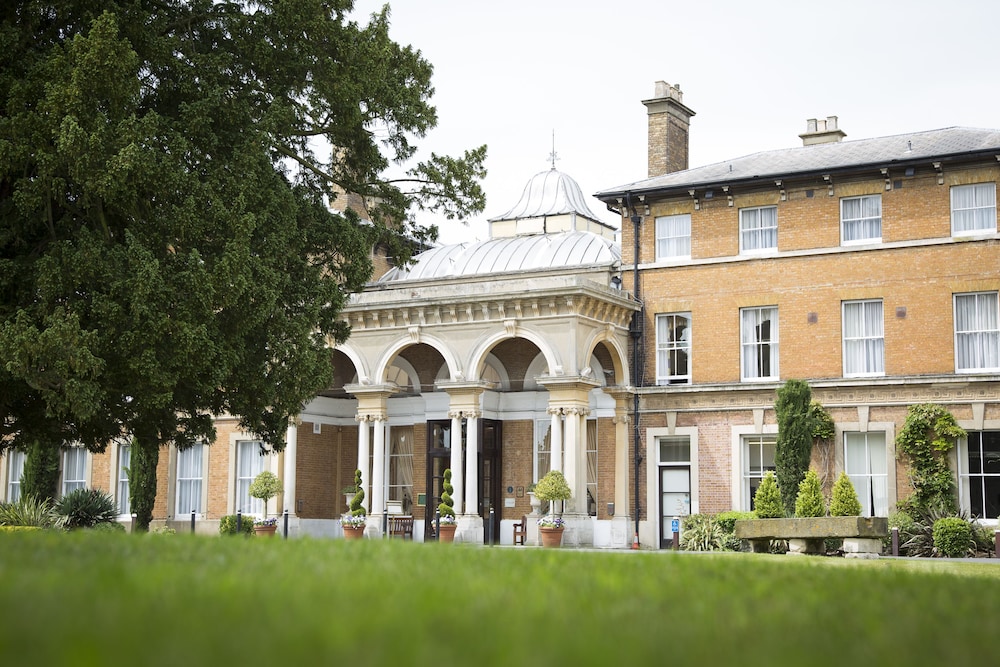 Oatlands Park Hotel