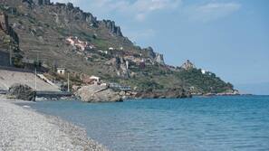 Una spiaggia nelle vicinanze