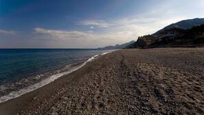 Una spiaggia nelle vicinanze