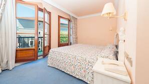 Escritorio, cortinas opacas, wifi gratis y ropa de cama