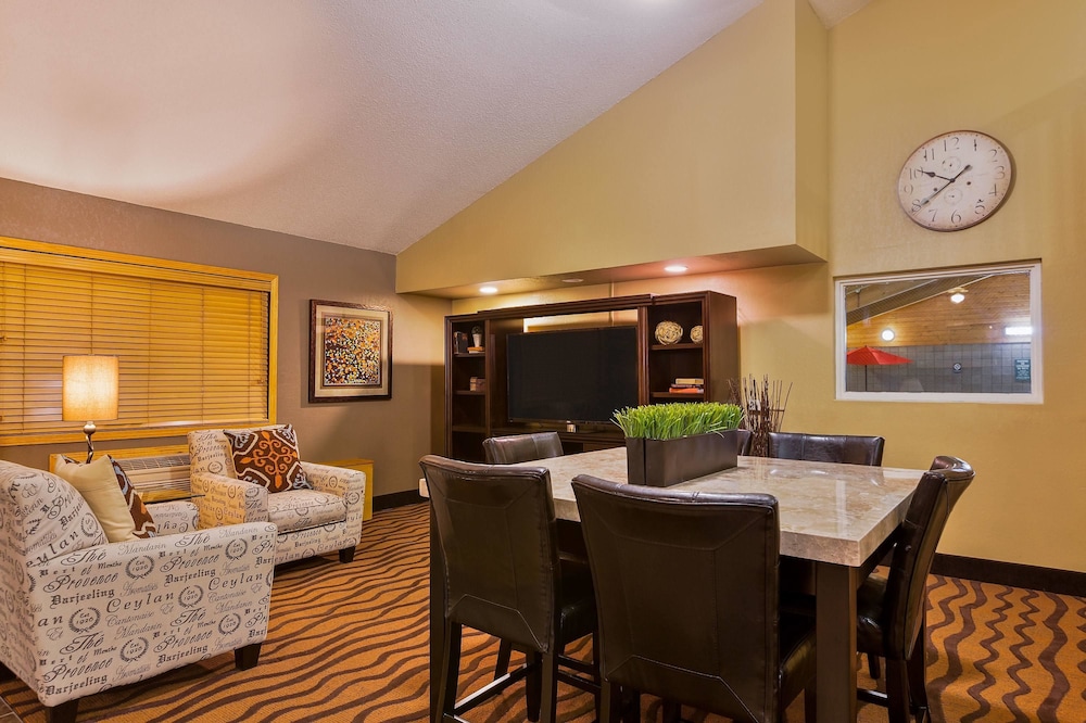 Book Americinn By Wyndham Algona Hotel Deals Exterior Featured Image Lobby