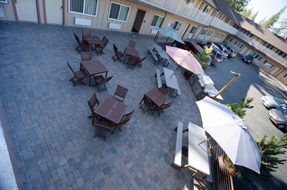 BBQ/picnic area, Quality Inn South Lake Tahoe