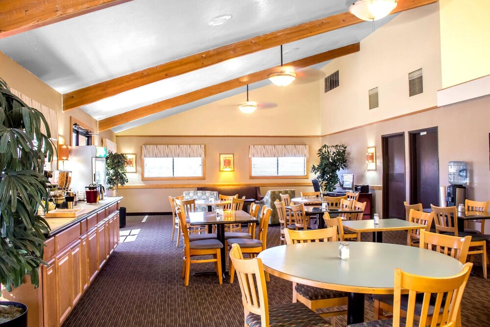 Breakfast area, Quality Inn Wickenburg