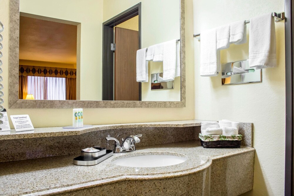 Bathroom sink, Quality Inn Wickenburg