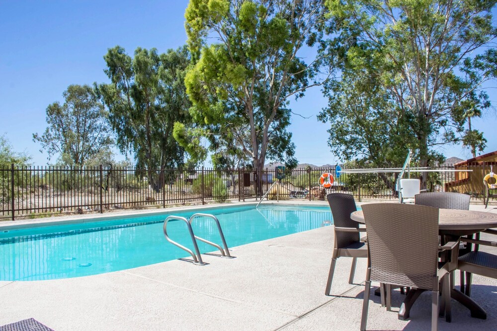 Pool, Quality Inn Wickenburg