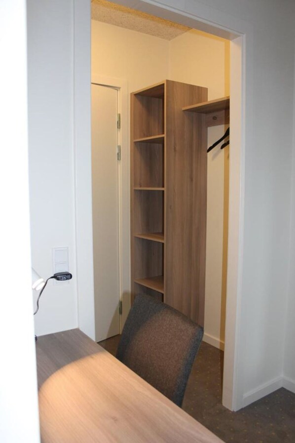 Desk, cribs/infant beds, free WiFi, bed sheets