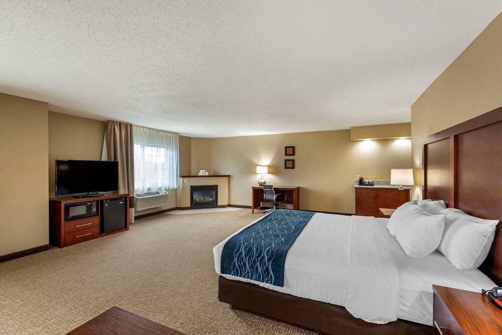 Comfort Inn & Suites Jackson - West Bend