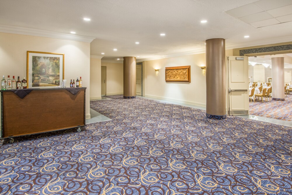 Crowne Plaza Toronto Airport: 2018 Pictures, Reviews, Prices & Deals