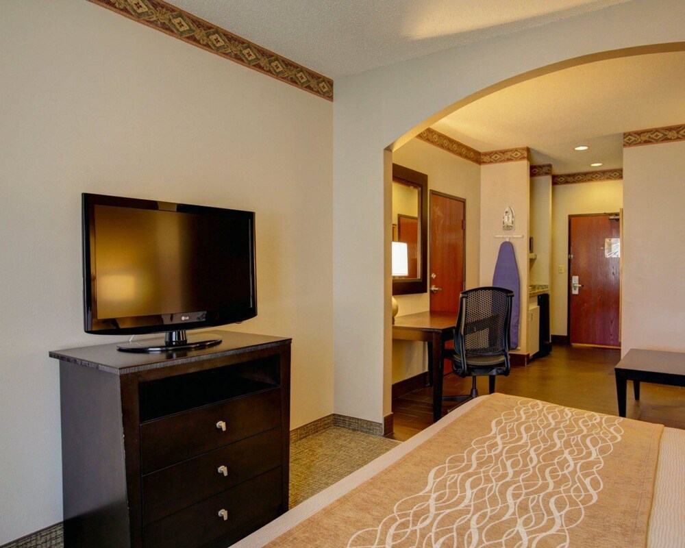 Comfort Inn Suites In Seguin Cheap Hotel Deals Rates Hotel