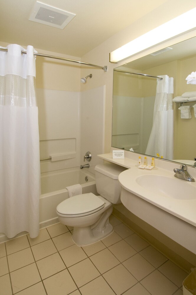 Bathroom, Comfort Inn & Suites Airport Dulles - Gateway