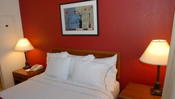 Lakeview Signature Inn Calgary Airport In Calgary Expedia - 