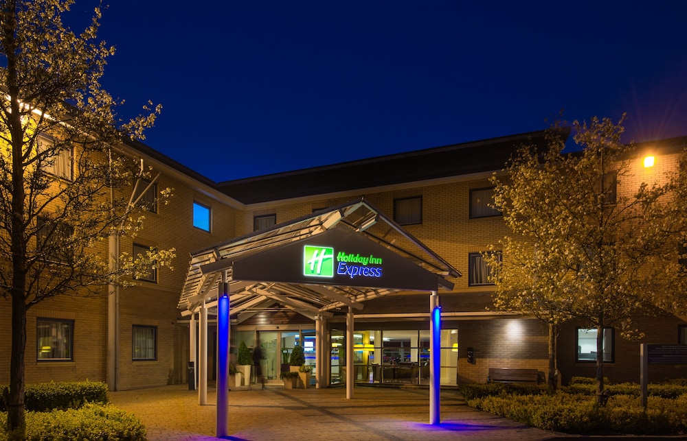 Holiday Inn Express Milton Keynes, an IHG Hotel