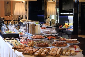 grand hotel reykjavik breakfast