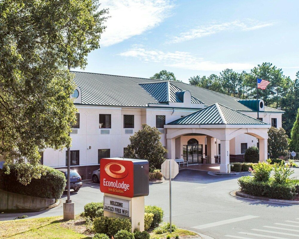 Econo Lodge Inn & Suites