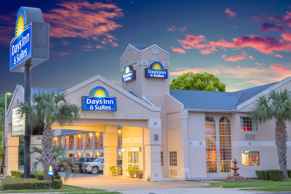 Front of property - evening/night, Days Inn by Wyndham Nacogdoches/SFA University/Downtown