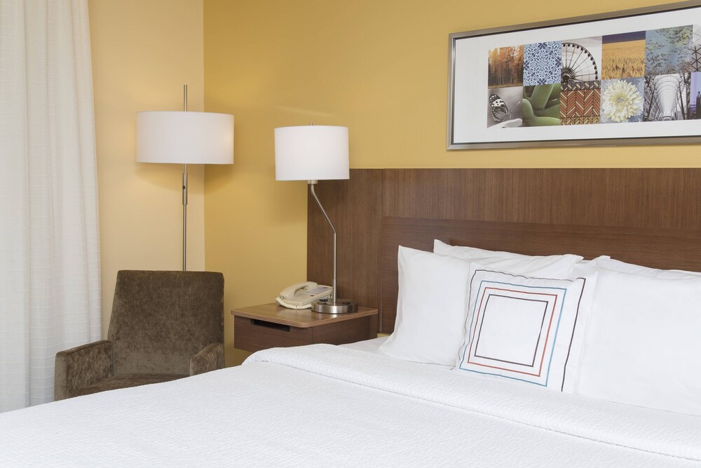 Fairfield Inn and Suites By Marriott St Charles
