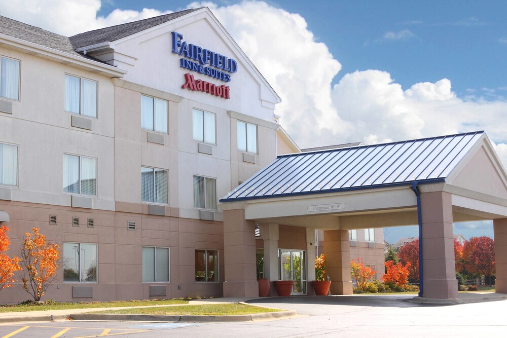 Fairfield Inn and Suites By Marriott St Charles