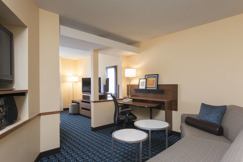 Fairfield Inn and Suites By Marriott St Charles