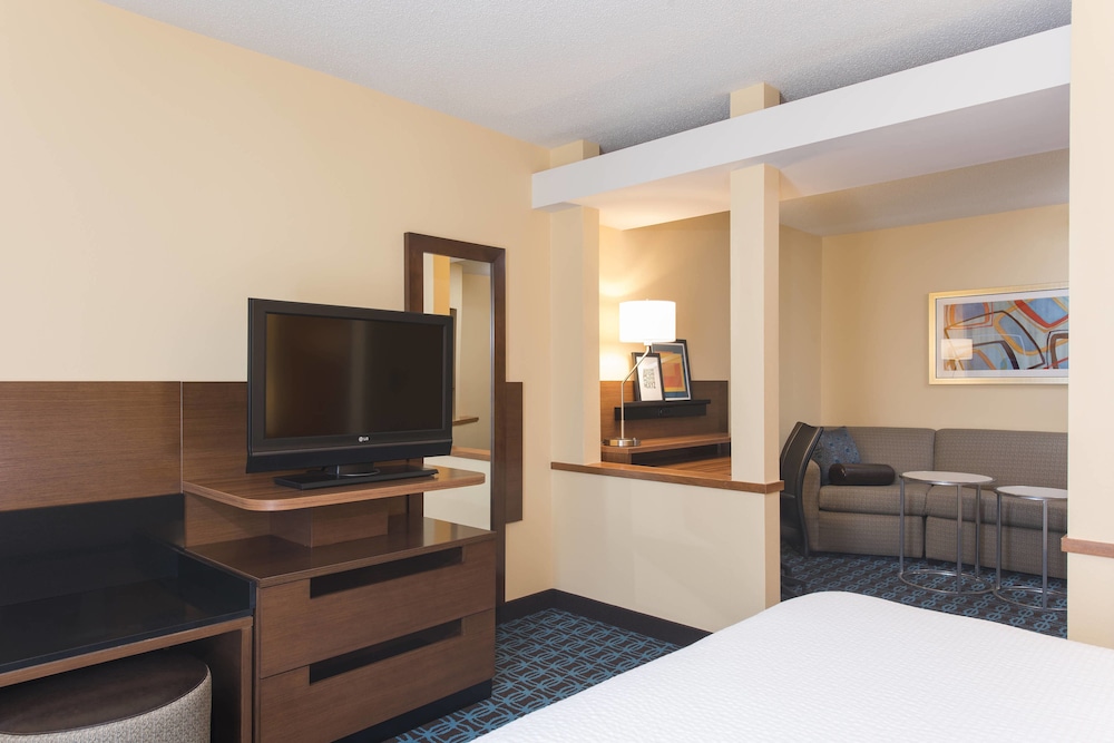 Fairfield Inn and Suites By Marriott St Charles