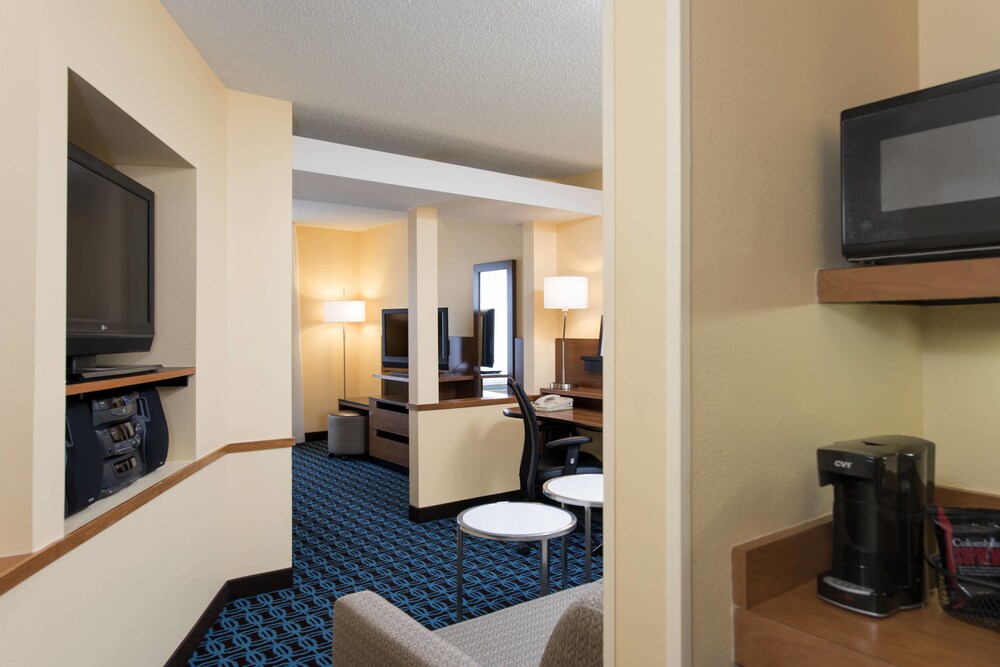 Fairfield Inn and Suites By Marriott St Charles