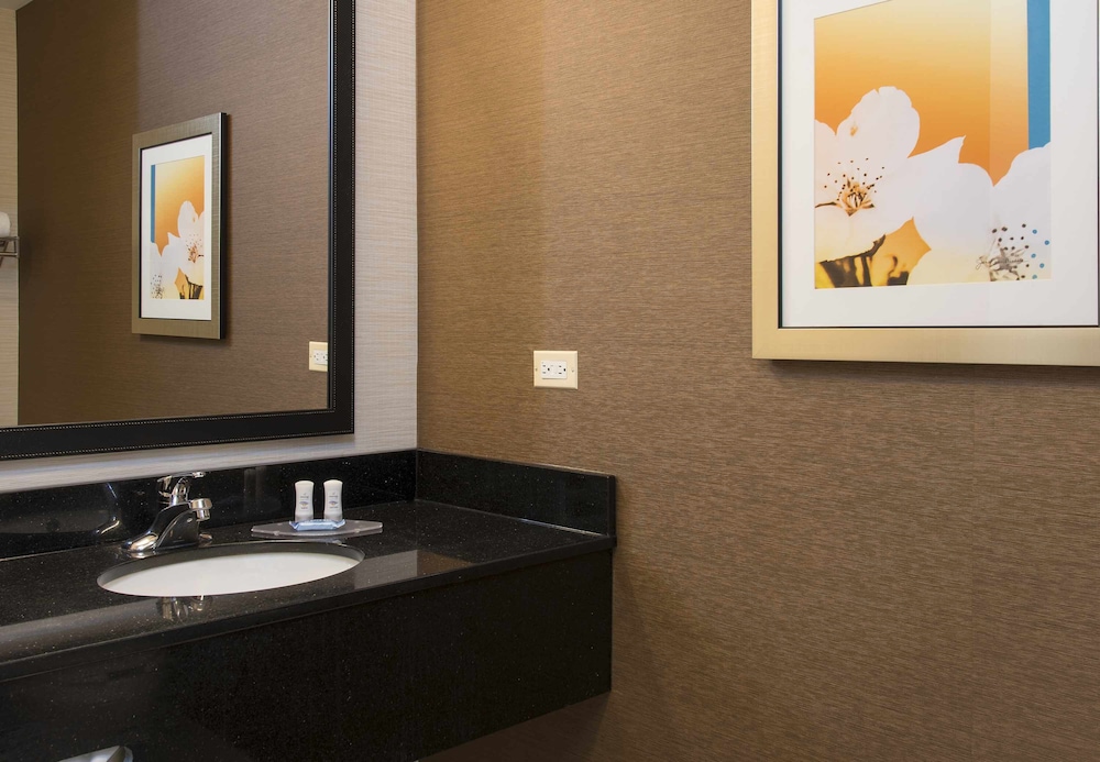 Fairfield Inn and Suites By Marriott St Charles