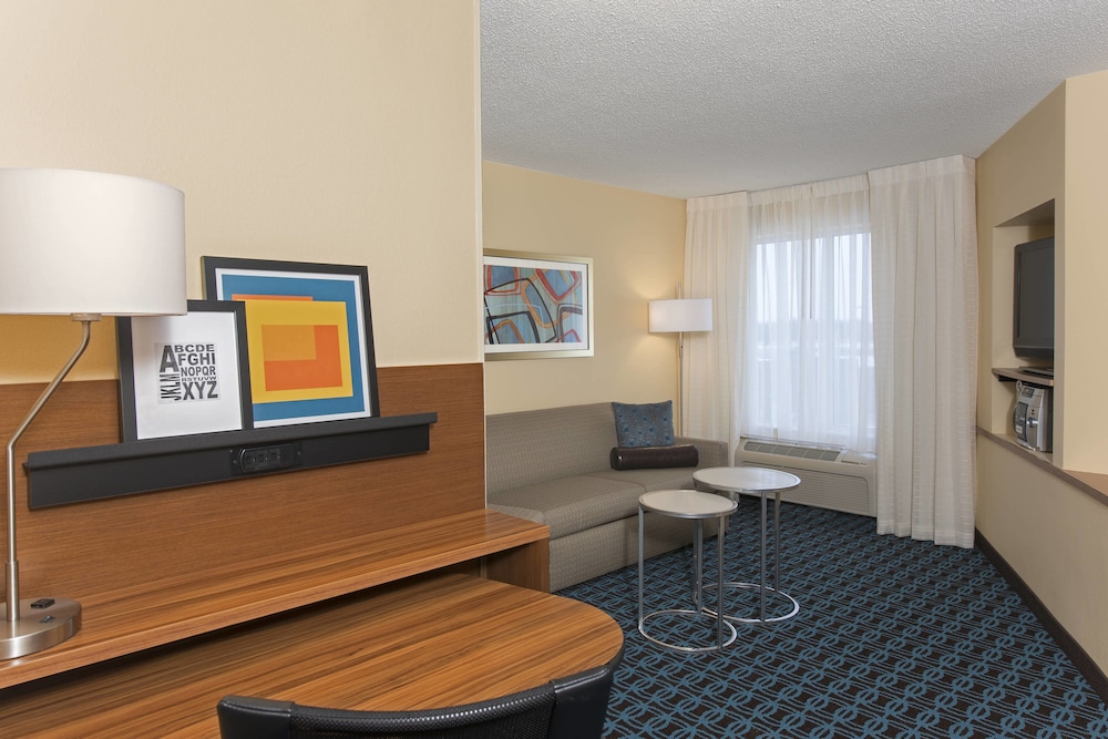 Fairfield Inn and Suites By Marriott St Charles