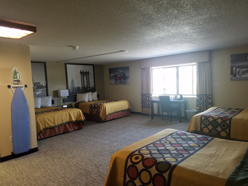 Room, Super 8 by Wyndham Wichita North