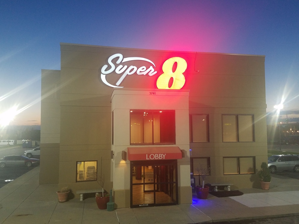 Front of property - evening/night, Super 8 by Wyndham Wichita North