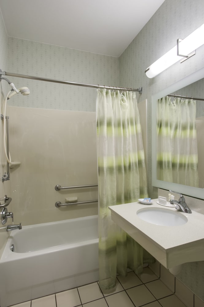 Bathroom, Springhill Suites by Marriott Lawrence