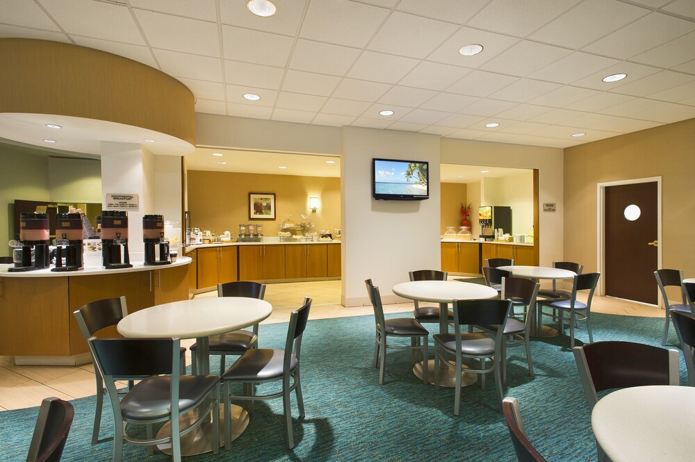 Breakfast area, Springhill Suites by Marriott Lawrence