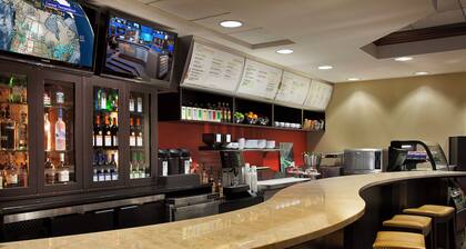 Courtyard by Marriott Toronto Airport