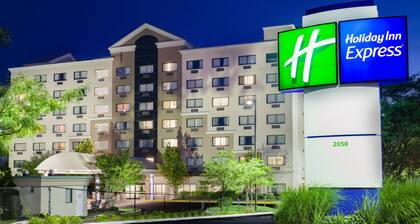 Holiday Inn Express Hauppauge, an IHG Hotel