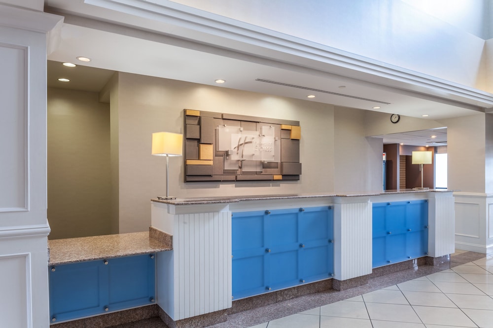 Holiday Inn Express Hauppauge, an IHG Hotel AU190 Deals & Reviews