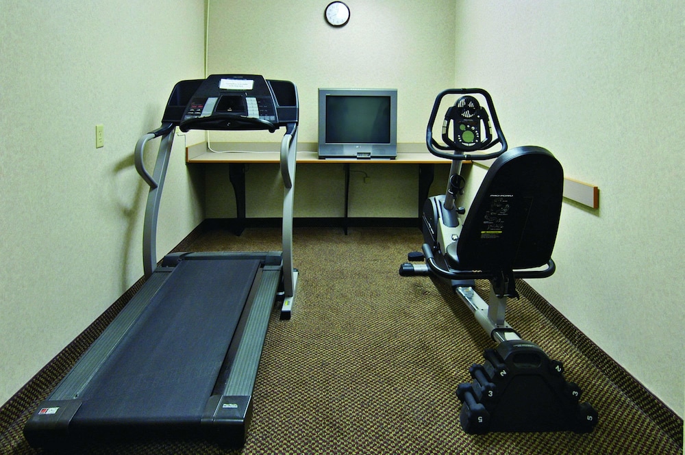 Howard Johnson Hotel & Suites by Wyndham Elk Grove Village