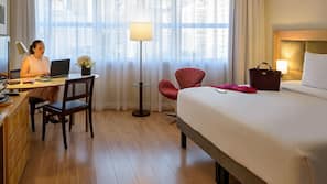 Roupas de cama premium, frigobar, cofres nos quartos, escrivaninha