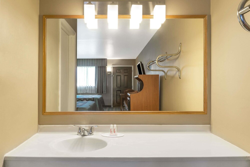 Bathroom, Super 8 by Wyndham Greencastle