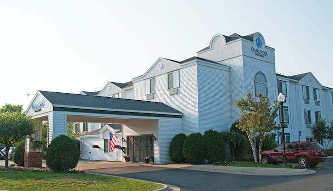 Charlevoix Inn Suites In Petoskey Mi Expedia