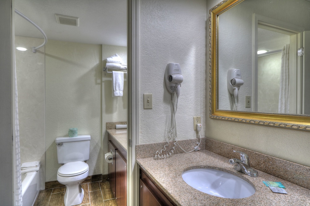 Bathroom, Crossroads Inn & Suites