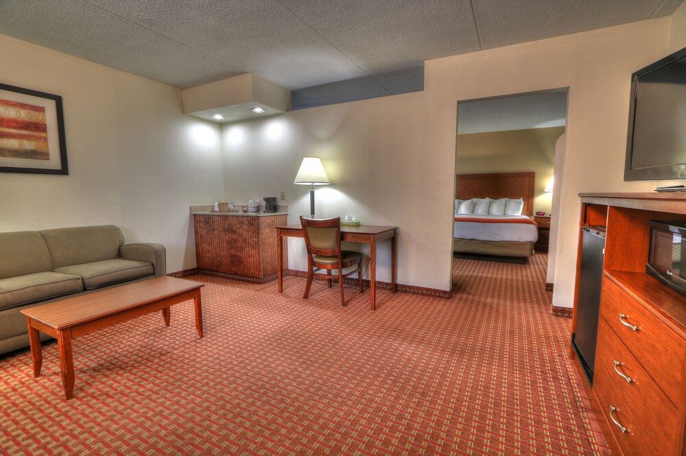 Room, Crossroads Inn & Suites