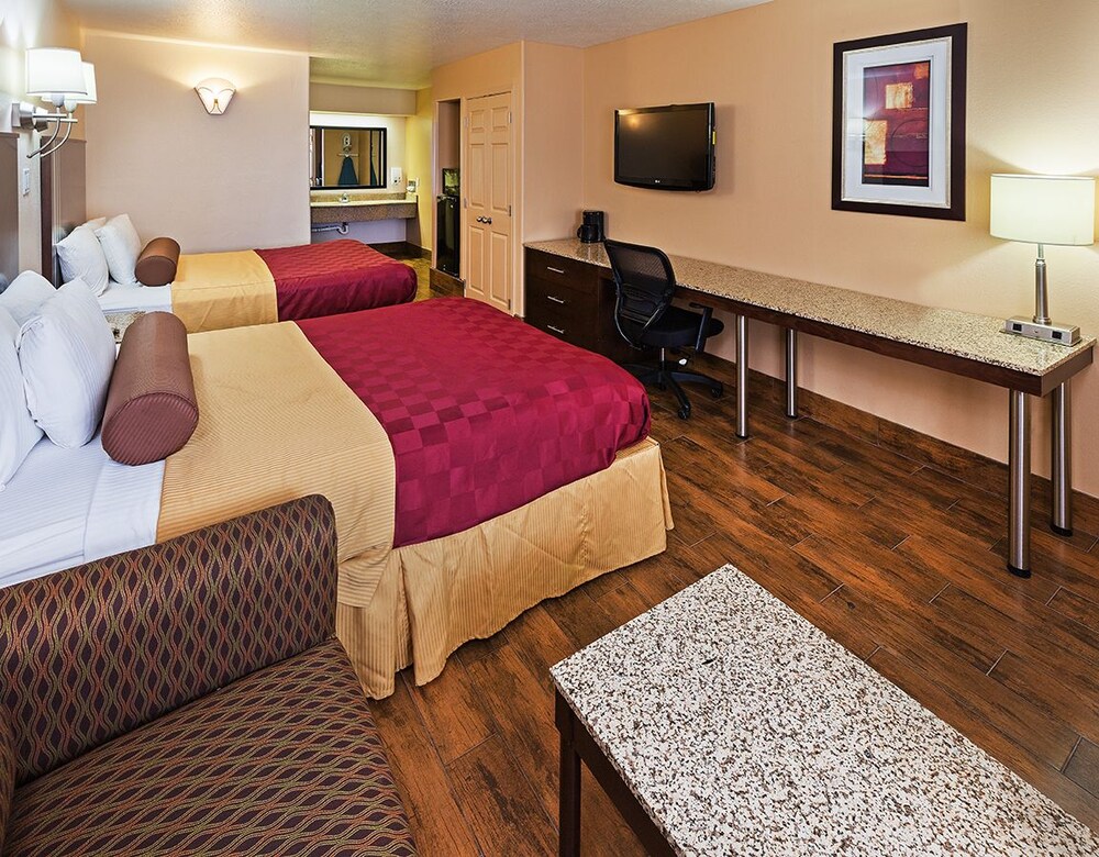 Room, Texas Inn & Suites Raymondville