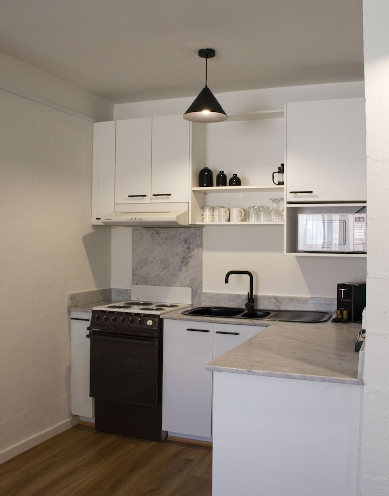 Private kitchen, Davis Avenue Apartments