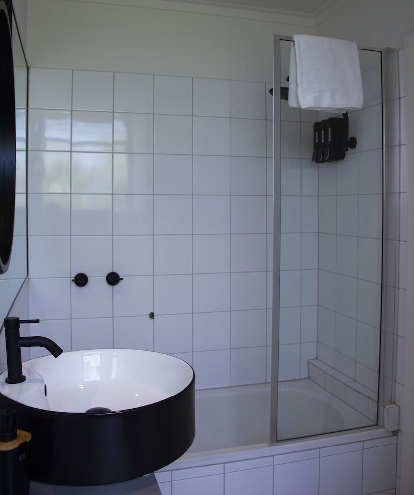 Bathroom, Davis Avenue Apartments