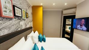 In-room safe, iron/ironing board, free WiFi, linens