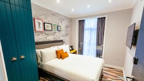 In-room safe, iron/ironing board, free WiFi, linens