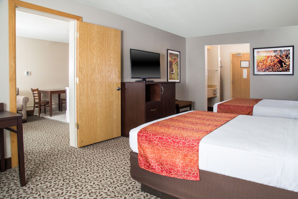 Room, Gray Wolf Inn & Suites