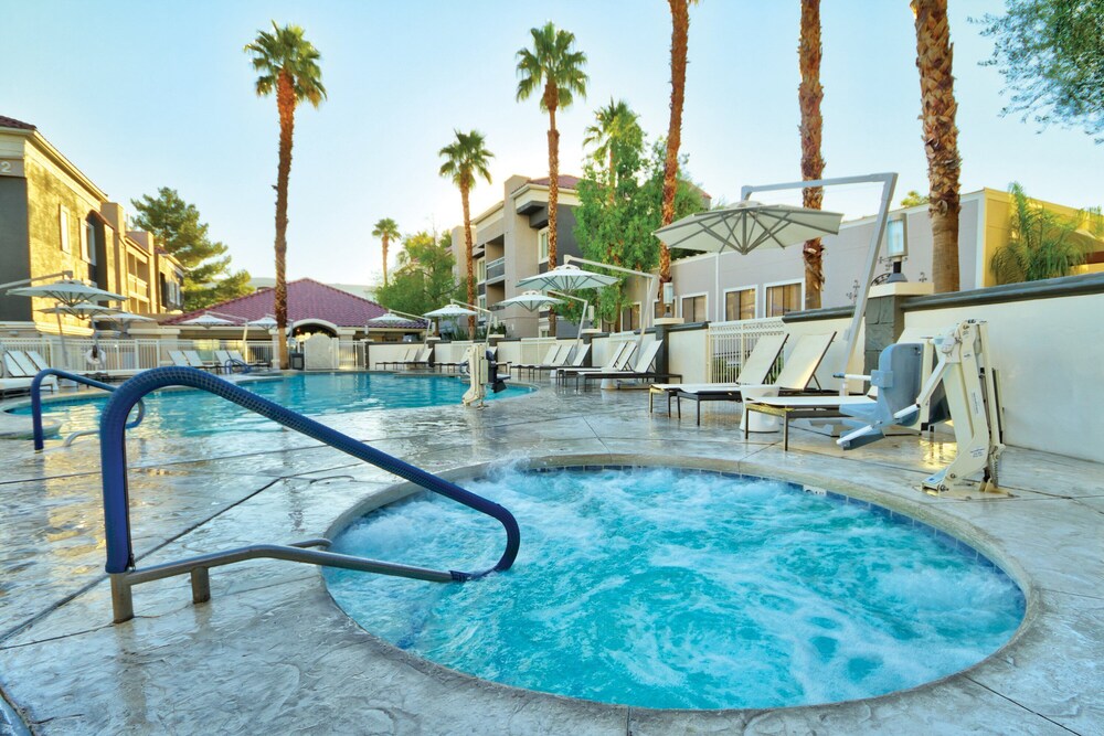 Outdoor spa tub, Desert Rose Resort