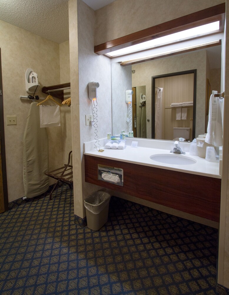 Bathroom, Miles City Hotel & Suites