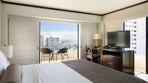 Premium bedding, pillowtop beds, in-room safe, desk