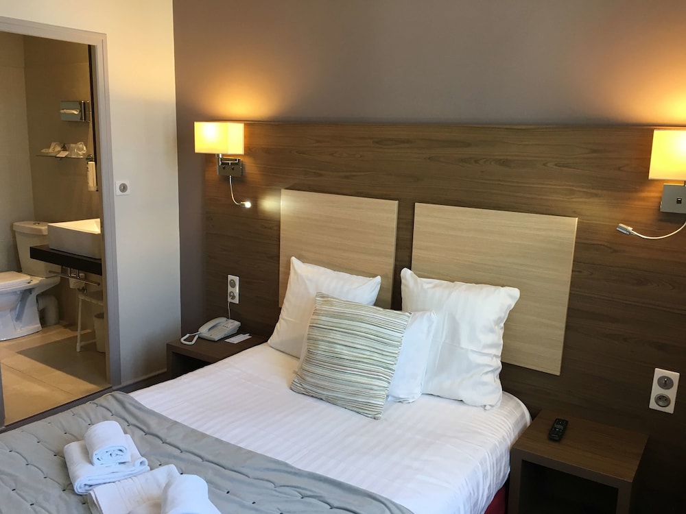 Best Western Hotel De France in Saint Ouen les Vignes, France