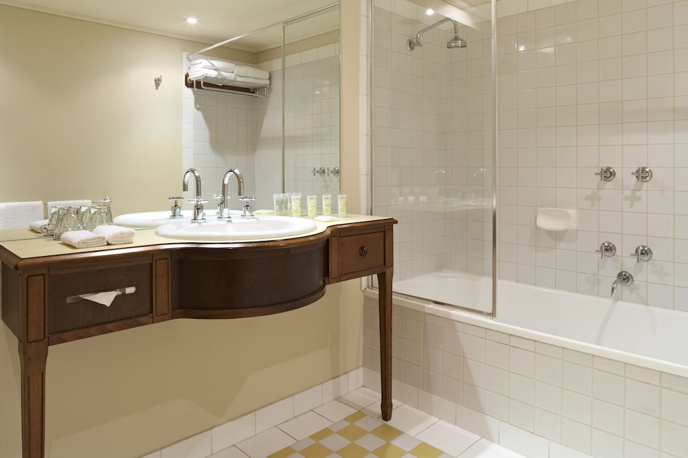 Bathroom, Grand Hotel Melbourne